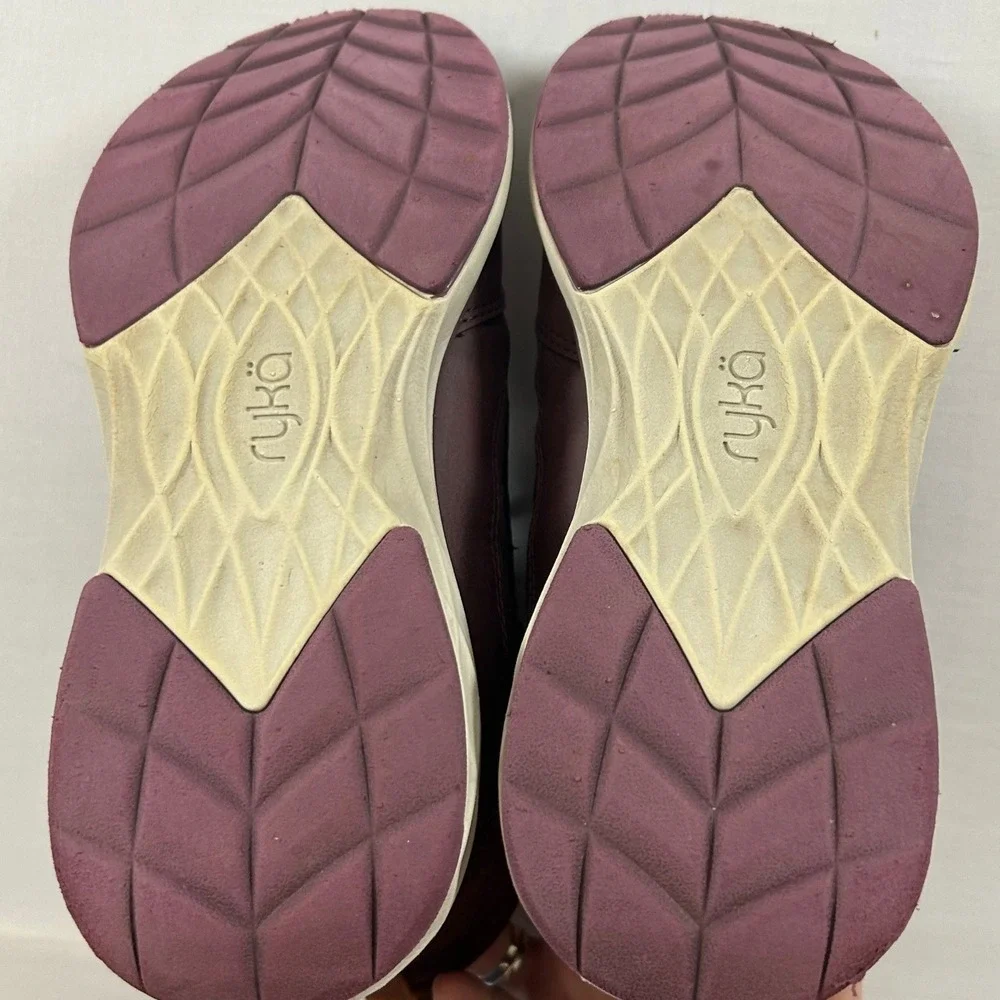 Ryka Winter Boots Women 8.5 Burgundy Quilted Lace Up Cold Weather Ankle Boots